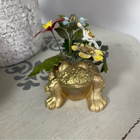 Vintage Gold Metal Frog with Metal Flowers Decor Figurine - Picture 3 of 5